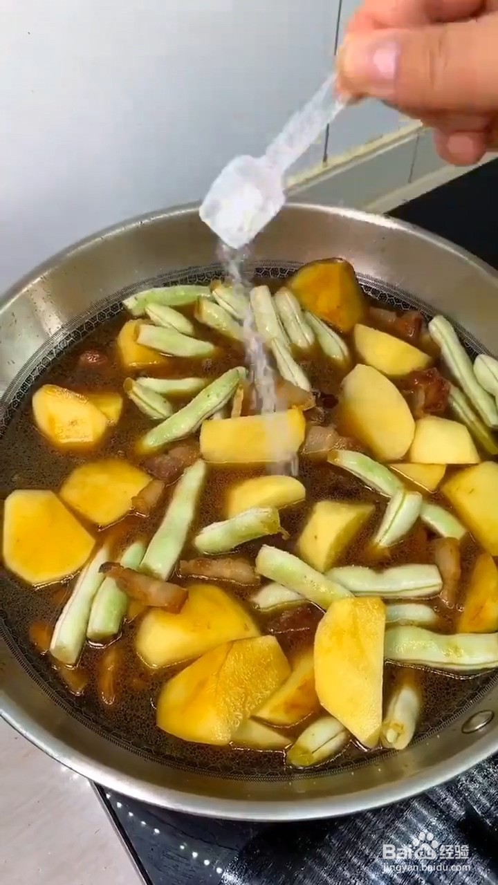 怎么在家自制土豆豆角焖面