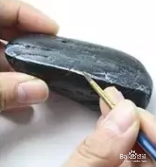教你怎么用石头彩绘翠鸟。