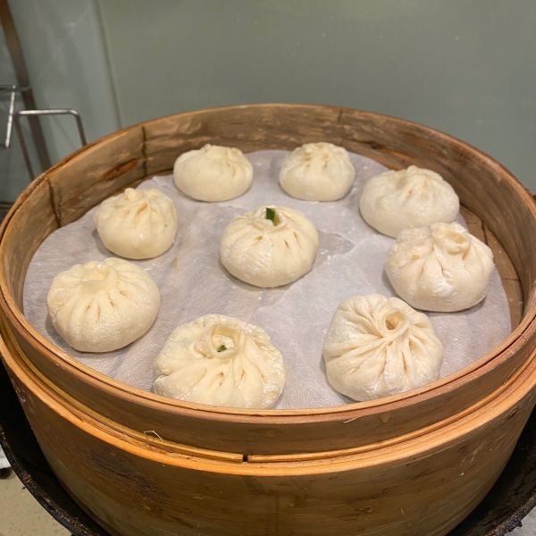 鸡蛋虾仁芦笋包子