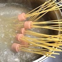 如何制作美味的丘比沙拉汁穿肠意面