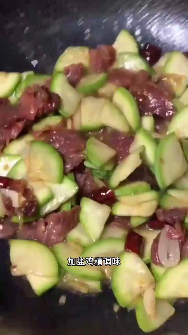 如何做香肠西葫芦