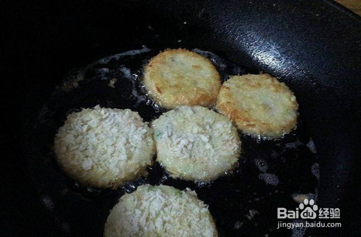 香脆鲑鱼可乐饼的做法