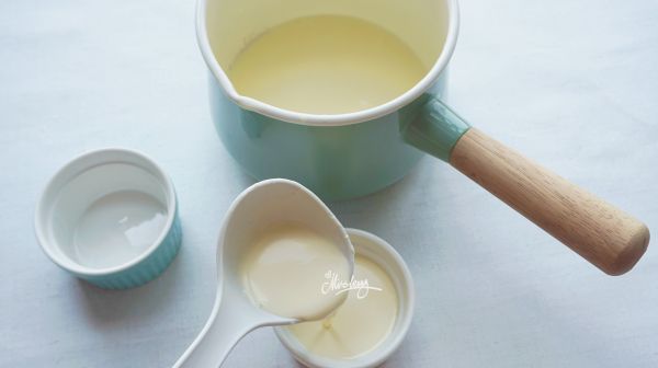 意式奶油布丁配百香果沙司