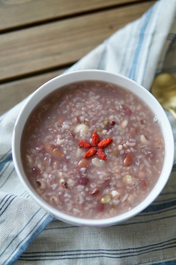 五谷杂粮莲子粥