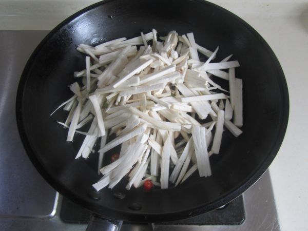 杏鲍菇炒水芹菜