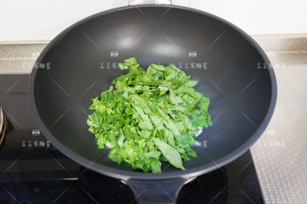 开洋菠菜烩口蘑