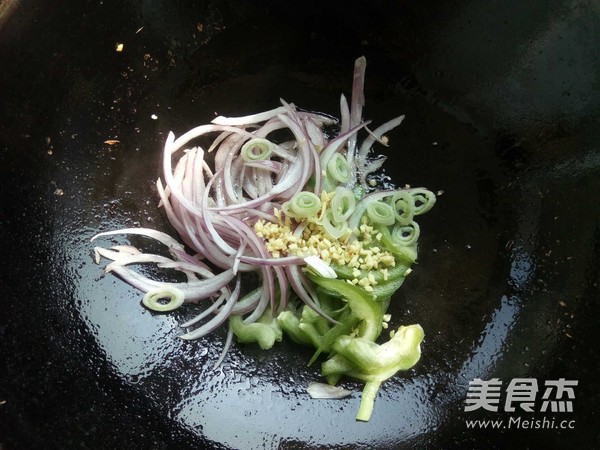 葱头黄瓜鸡蛋炒饼