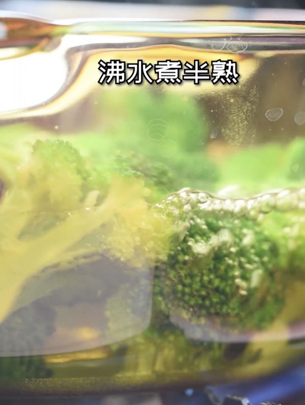 西蓝花豆腐蛋羹