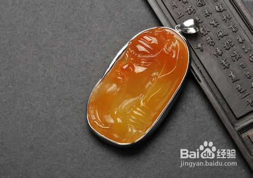 如何表现翡翠首饰的绚丽多彩