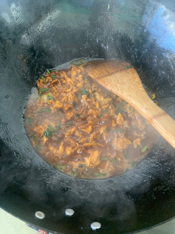 香其酱鸡蛋干拌面