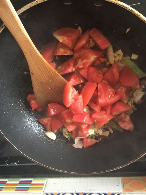 金针菇酸汤肥牛卷