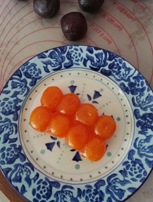 传统广式蛋黄月饼