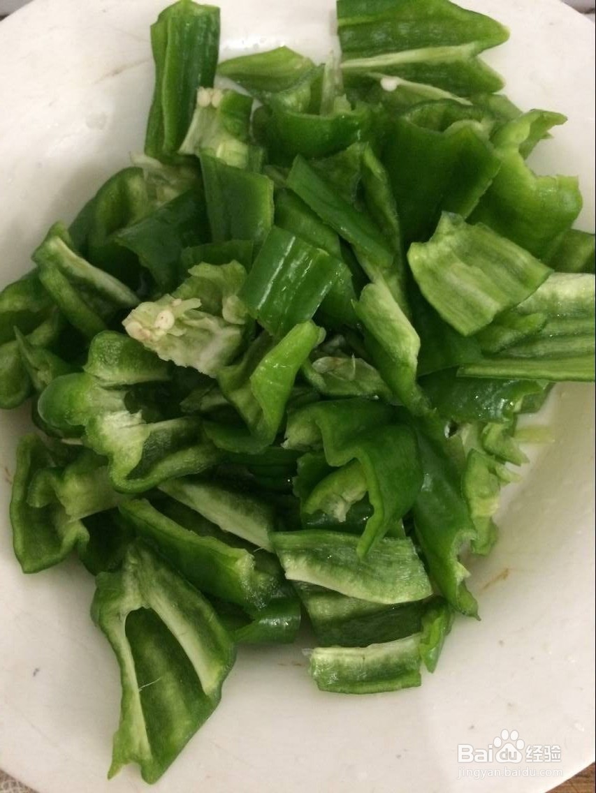 怎样炒简单好吃的青椒香肠