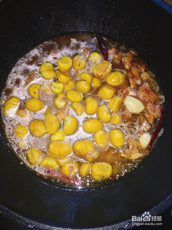 板栗烧鸡的做法