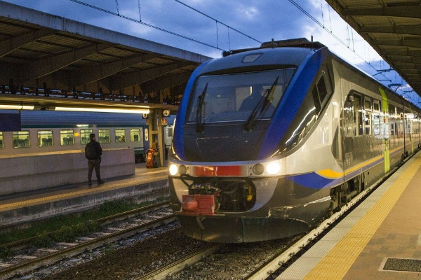 火车上每个人能带多少公斤货