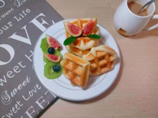 奶香豆沙华夫饼配缤纷鲜果