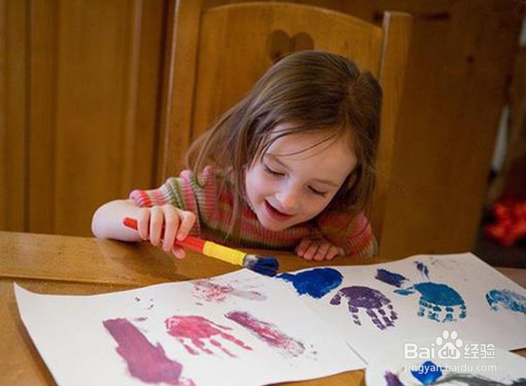 如何培养幼儿对色彩的感知能力？