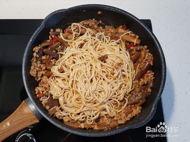 茄子肉末焖面怎么做