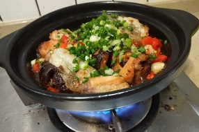 怎样制作出饭店级别的砂锅鱼头煲步骤