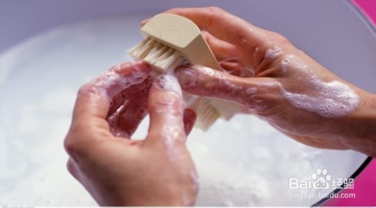 脸上和手上总很多灰尘怎么办