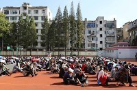 孩子不愿意写作业怎么办？拖延严重。