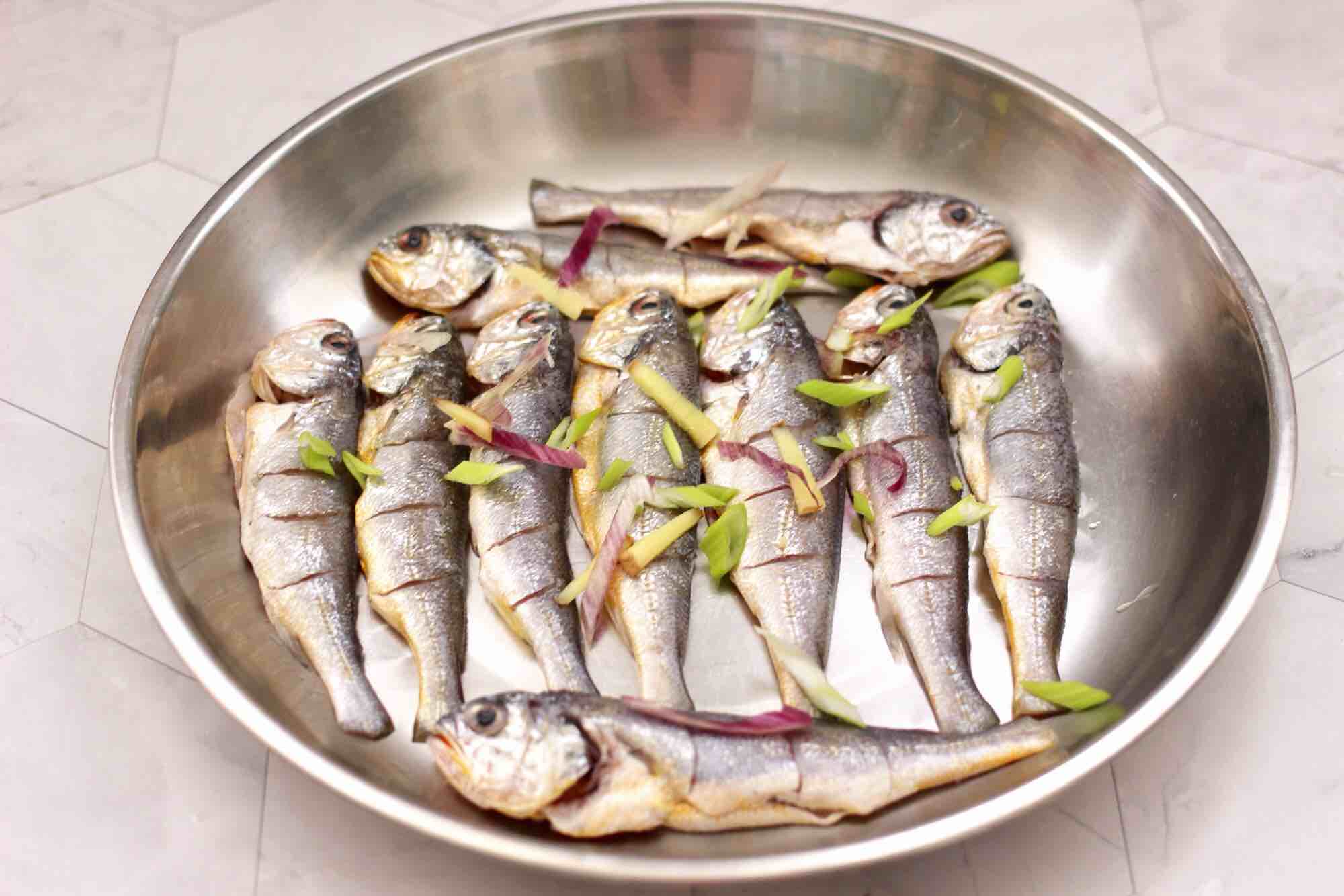 干锅脆鱼的做法