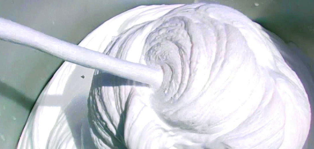 使用冷混,延时发泡,产品脆怎么处理