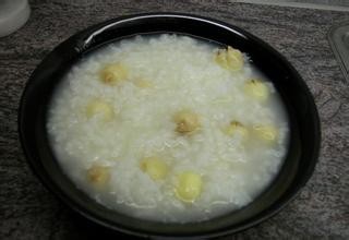 怎样做简单的早餐之冰糖莲子粥