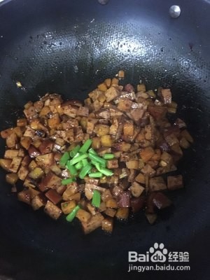 如何制作爆炒熏肠