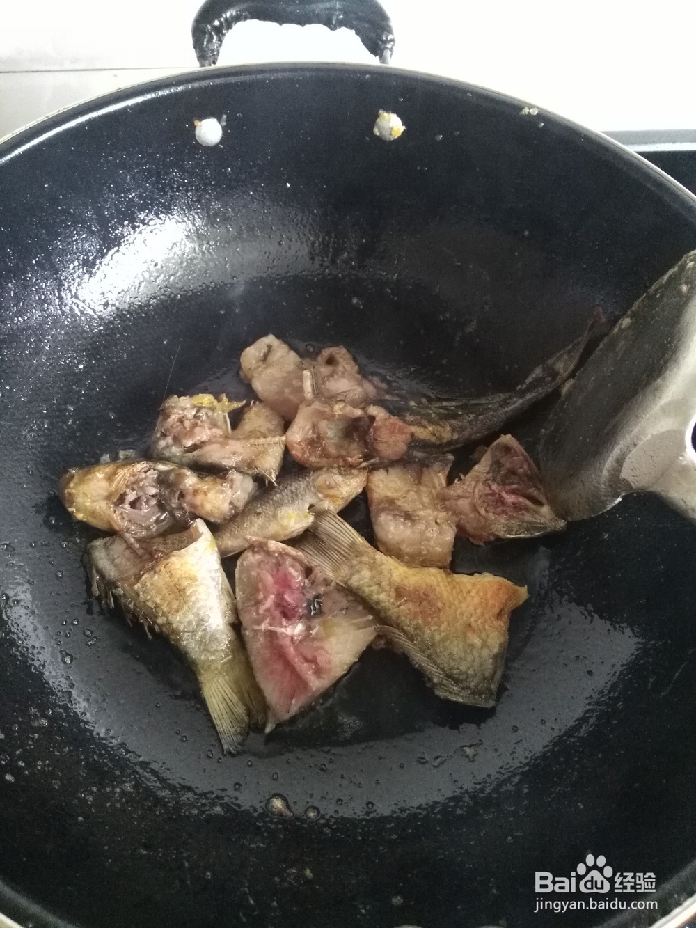 怎样做一道青椒鱼杂