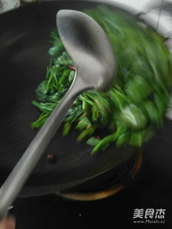 爆炒空心菜的做法