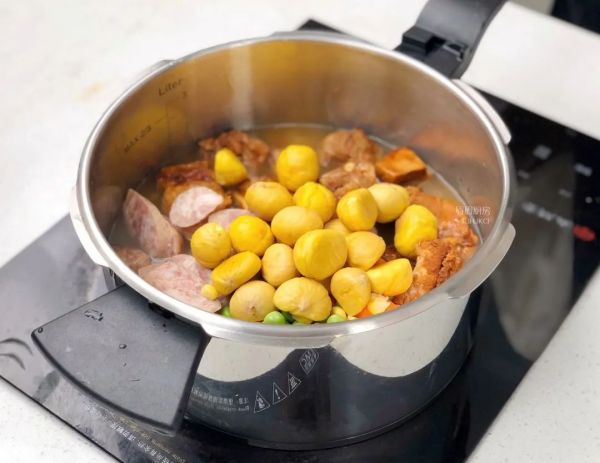 一锅出排骨焖饭