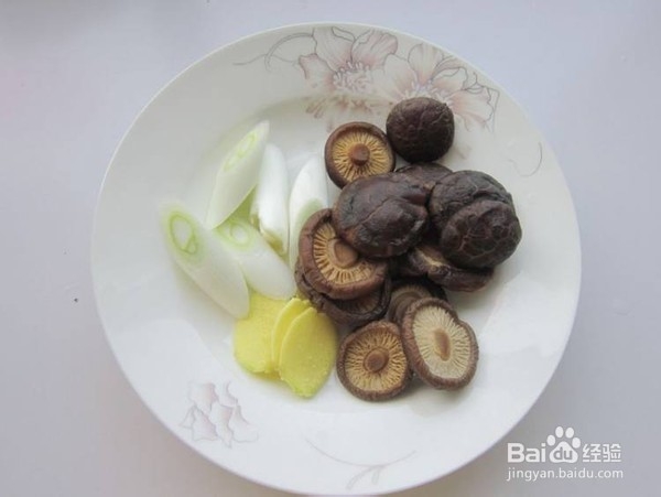 营养丰富的墨鱼干烧鸡