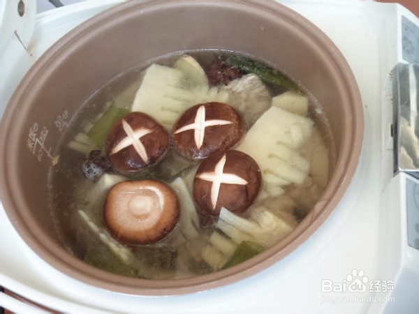 如何制作春笋排骨汤