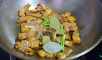 红烧肉炖土豆