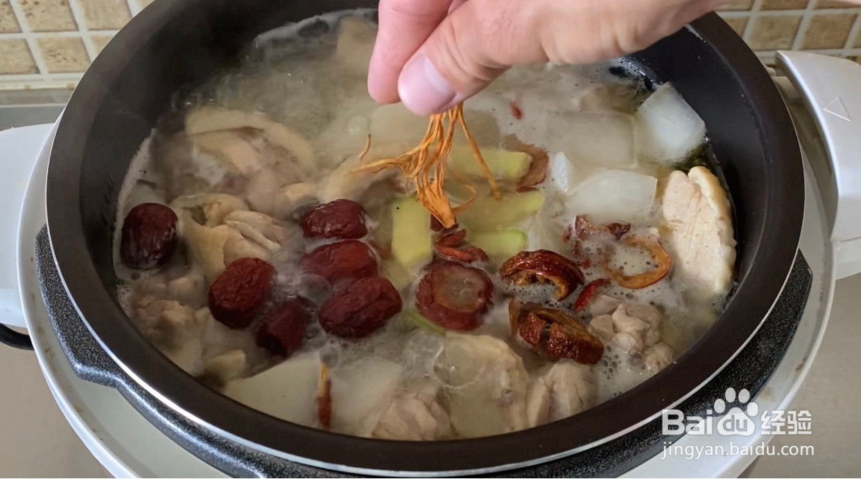 淮山萝卜煲鸡汤的做法
