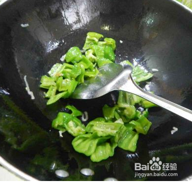 如何给青椒去苦味