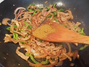 洋葱辣椒炒牛肉做法的简介