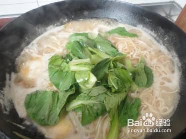 玉盘珍馐值万钱，鸡丝拉面真美味