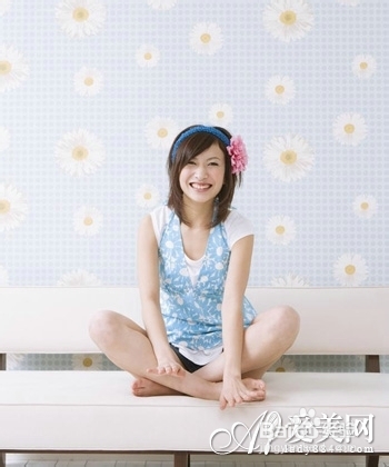 懒女孩必看 便捷沙发减肥操 雕塑身形