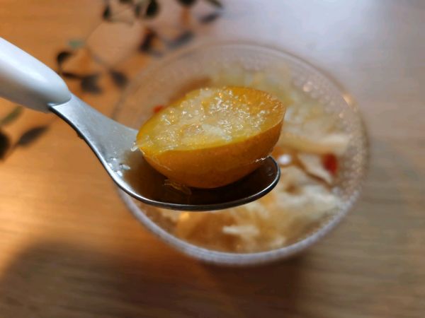 冬日润肺止咳金桔雪梨银耳羹