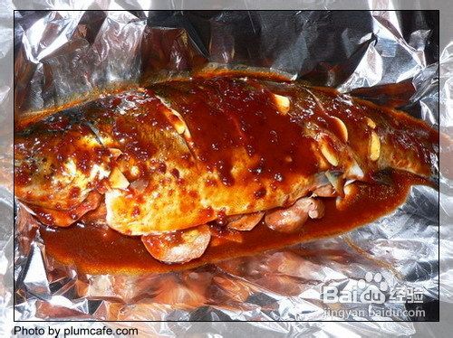 麻辣香肠烤鱼的做法