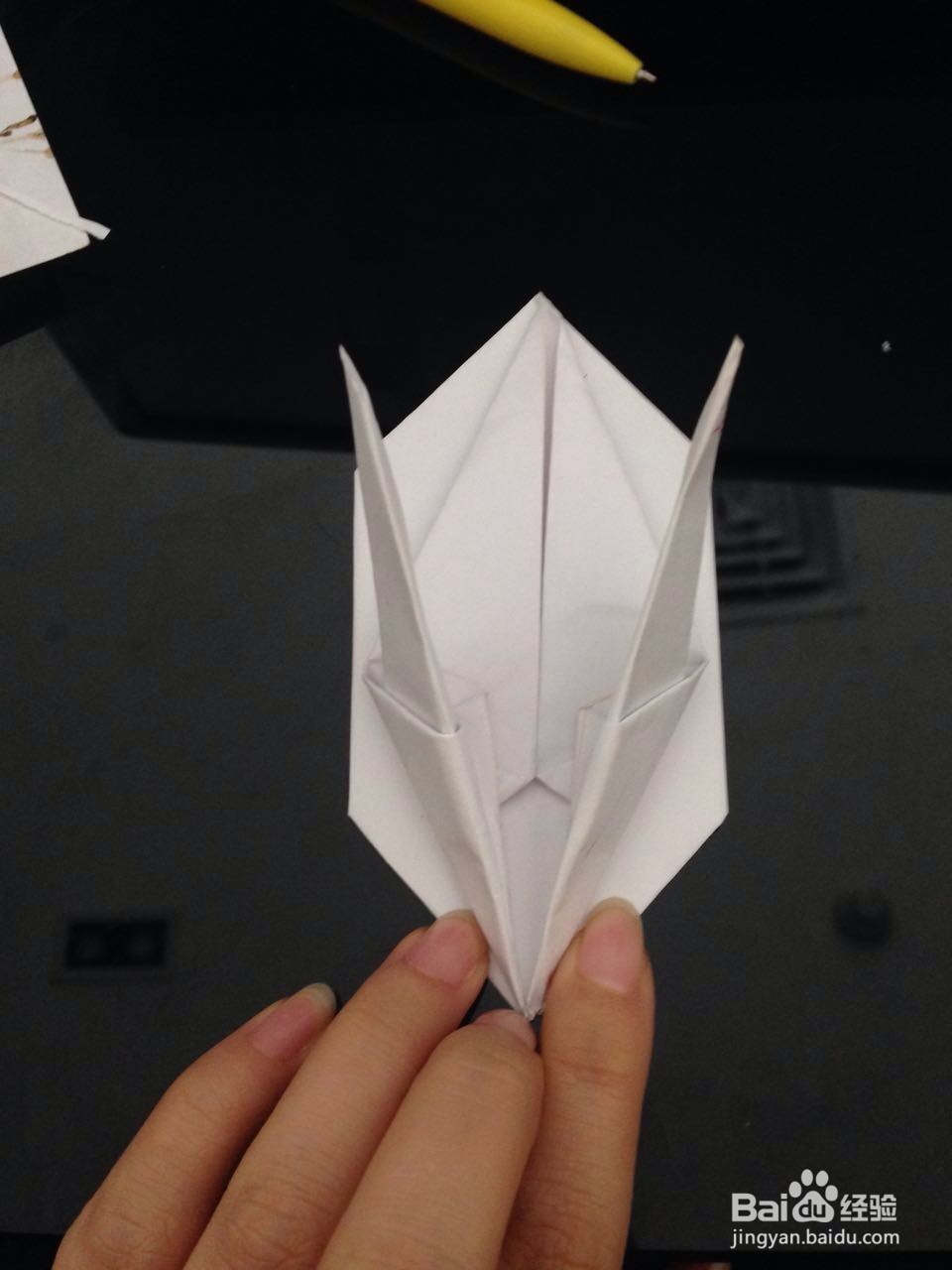 用纸折出可爱的小兔子