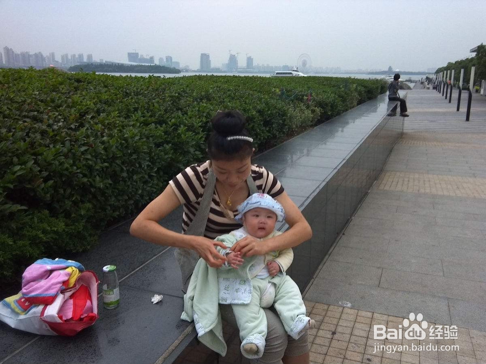 别再抱怨带宝宝旅游很累了，找对方法轻松全家游