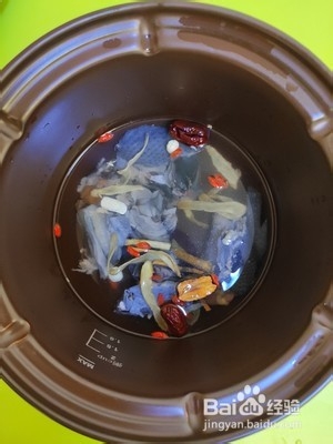 乌鸡山药鲜汤【美容养颜】