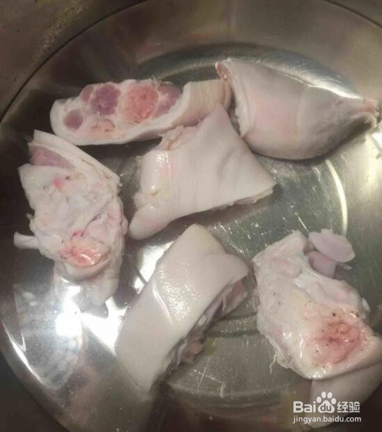 如何制作黄豆炖猪蹄汤