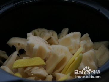 美味的茶油莲藕鸭汤