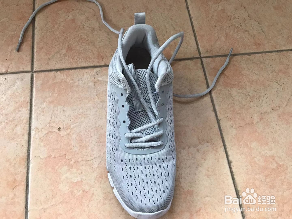 五孔花式系鞋带方法