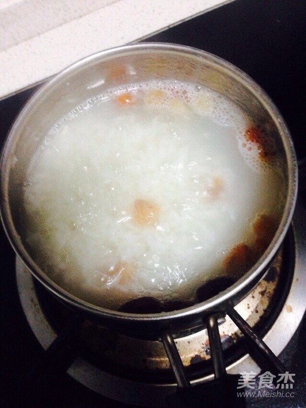 冰糖桂圆枸杞大米粥