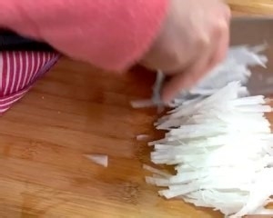 如何制作萝卜丝素包